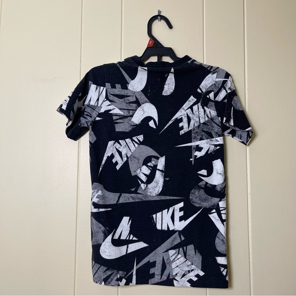 Nike Kids Black and White Graphic Tee size S - Picture 2 of 3